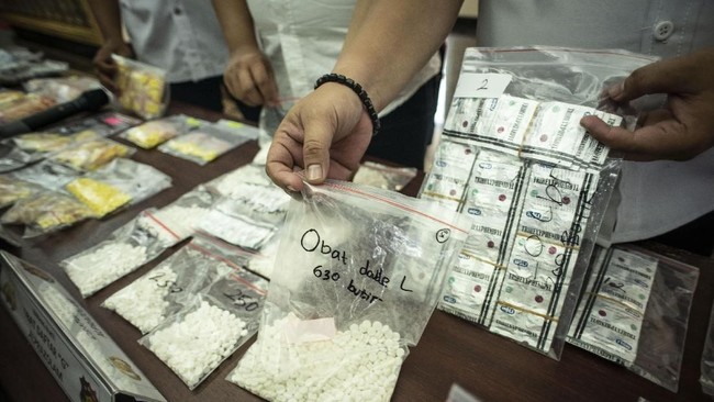 Polisi Selidiki TKP Video Viral Toko Diduga Jual Tramadol di Jaktim Dilempar Petasan